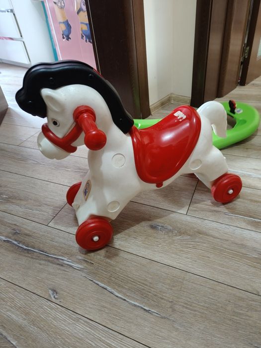 Детска играчка конче, с люлеещ механизъм