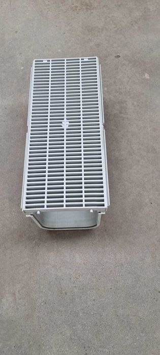 Rigole de scurgere din PVC pentru pavaje