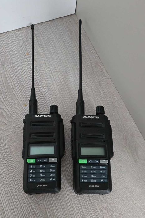 2 BUCĂȚI Baofeng UV-9R Pro - Stație radio emisie receptie (Walkie Talkie)