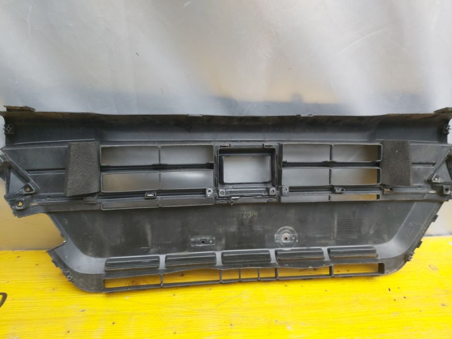 Грил решетка Suzuki Vitara 3 2018/2023г