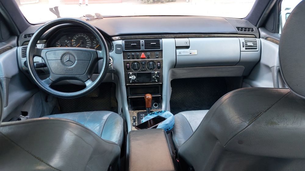 Мерседес Бенц Е320, казах, 1996 г.