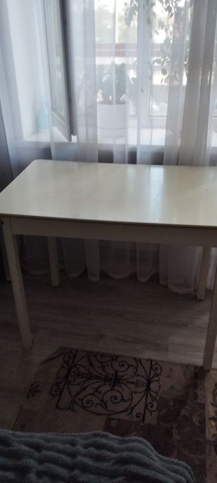 Стол на кухню белый