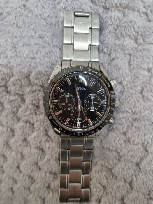 Ceasuri Guess si Tommy Hilfiger