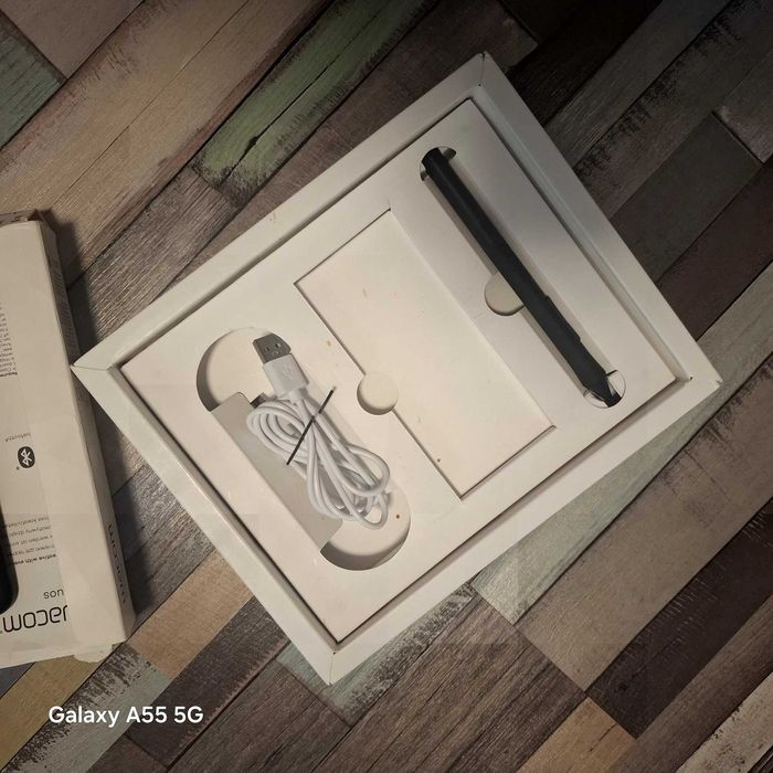 Графичен таблет Wacom Intuos S (с Bluetooth)