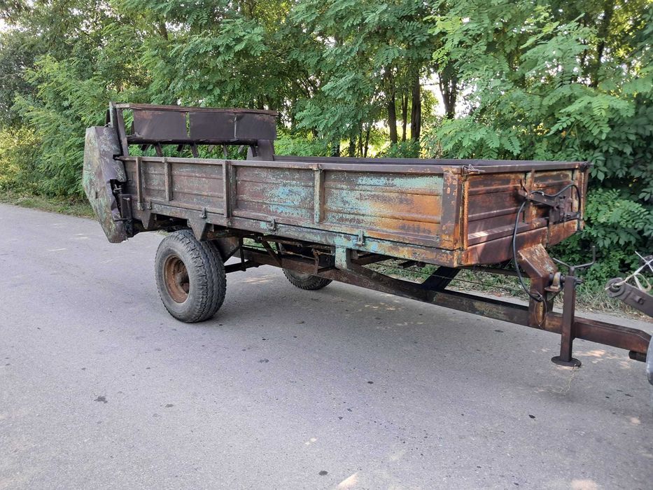 remorca pentru imprastiat gunoiul