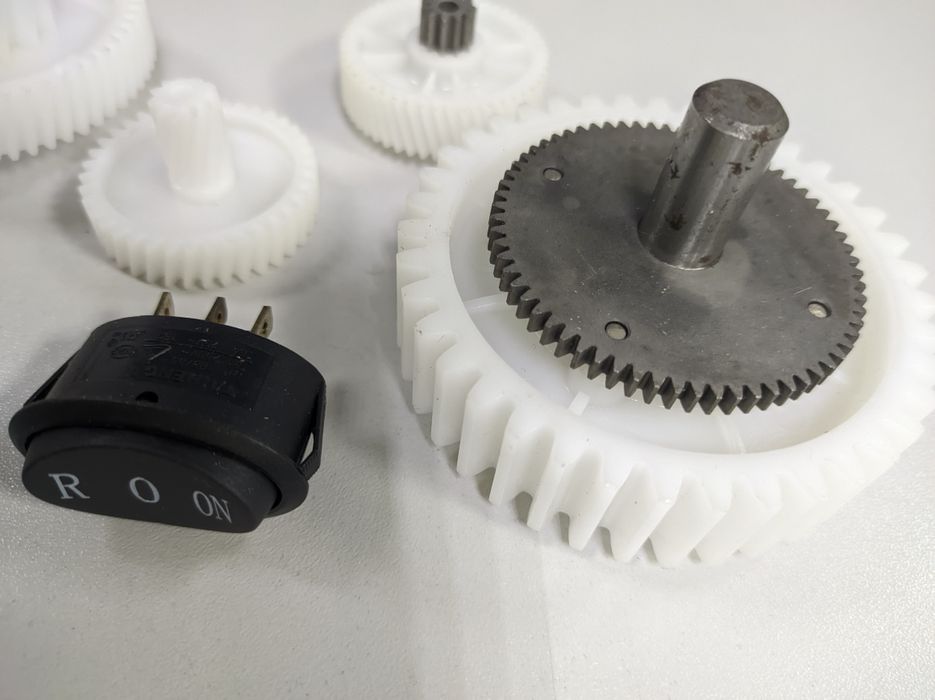 Шестерни и кнопка