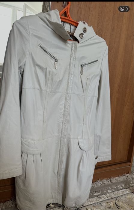 Продам кожанную белую куртку