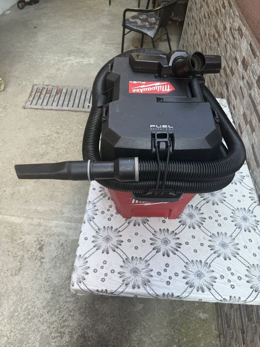 Акумулаторна прахосмукачка MILWAUKEE M18 F2VC23L-0