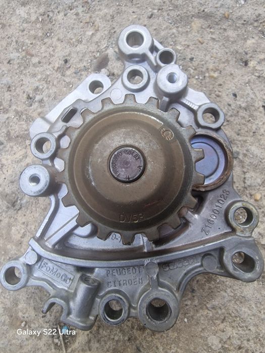 ОРИГИНАЛНА водна помпа за PEUGEOT 3008 1.5 hdi 131 ps