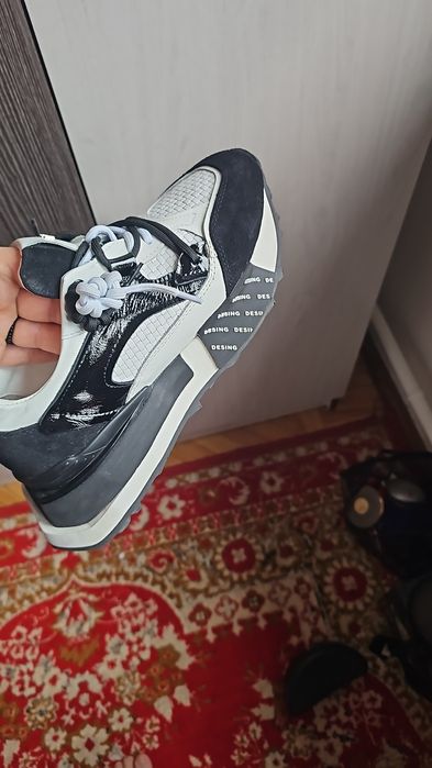 Продам стильные кросовки