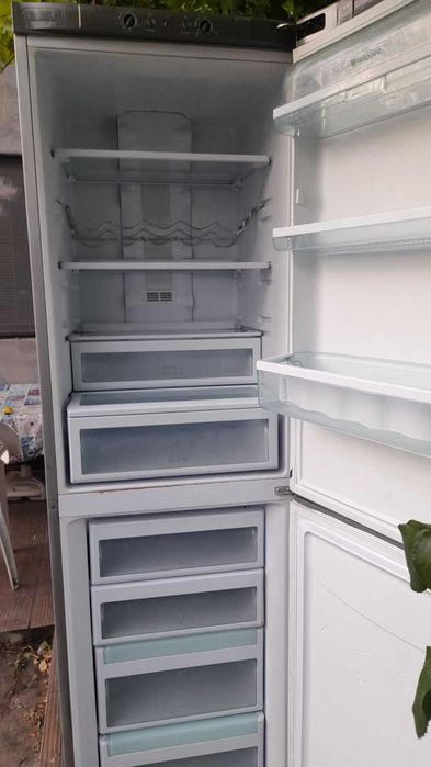 Хладилник с фризер