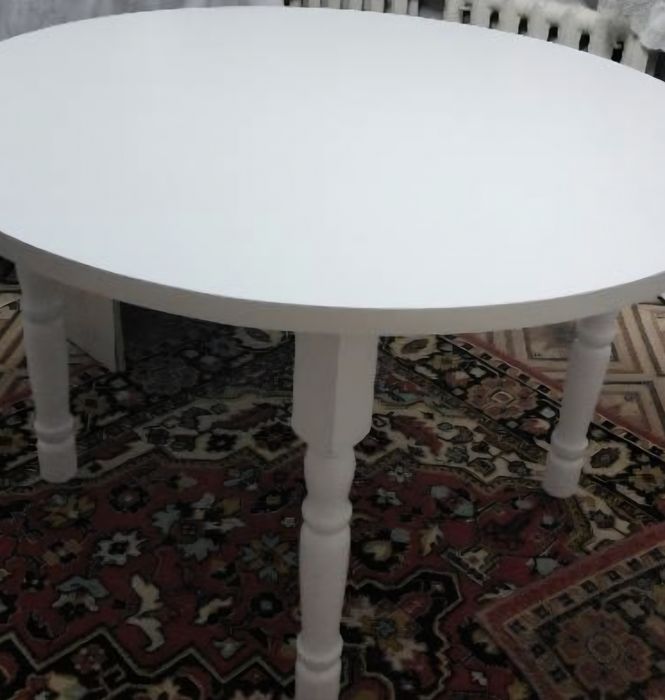 Продаётся обеденный стол