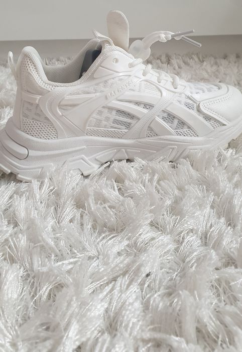 De Vanzare adidasi si cizme