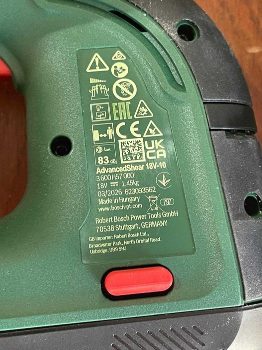 Foarfecă iarbă Bosch AdvancedShear 18V-10 (fără baterie, tăie până la 85 m² pe o singură încărcare a bateriei)