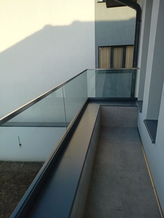 Companie specializată   in balustrade din sticlă