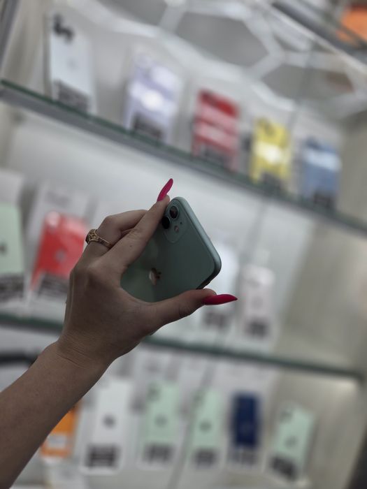 Humor GSM oferă spre vânzare / iPhone 11 / 128 GB / Green / Garanție 12 luni / Rate