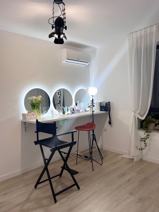 Makeup accessories: lights, makeup table, light mirrors makeup chair