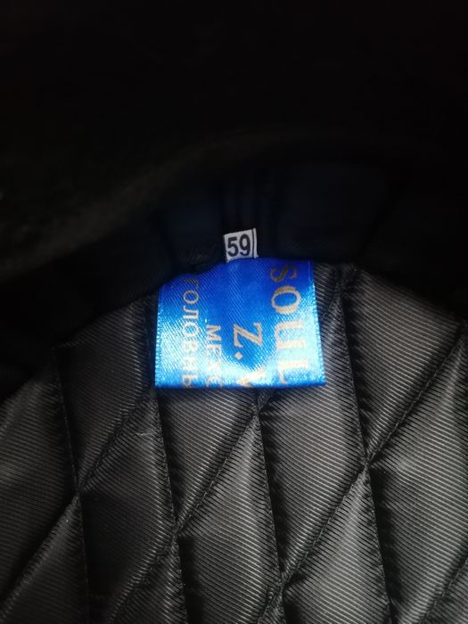 Căciulă Bărbați eleganta, blana de nutrie, noua, marimea 59.
Preț de m