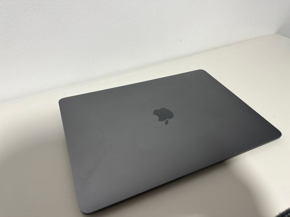 Macbook M1 2021 impecabil