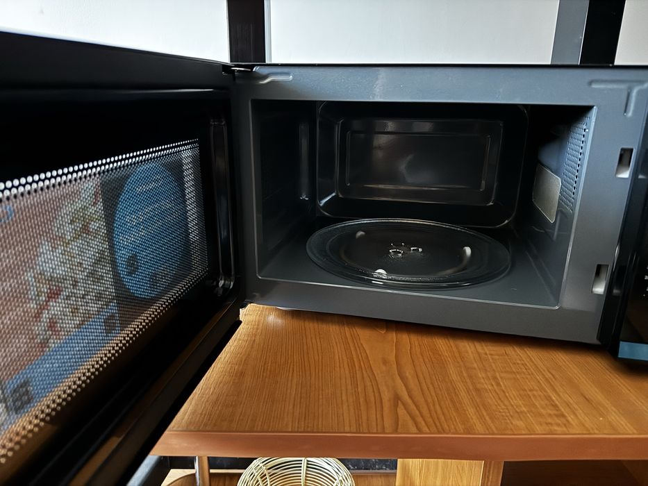 Cuptor microunde Candy 20 L, 700W, Panou mecanic, Negru - NOU