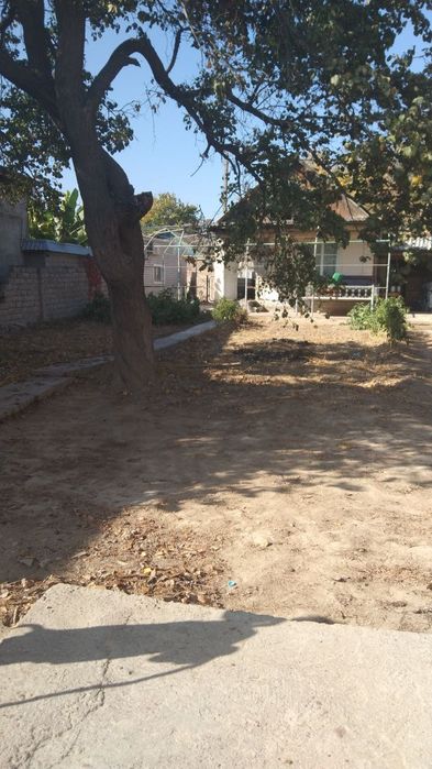 Srochna sotiladi 3 xonali uy moryani yonida basseyni ham bor