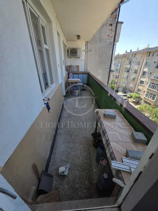 Реф. 2784 Тристаен Обзаведен / Гараж /  Стая / Таванско Помещение