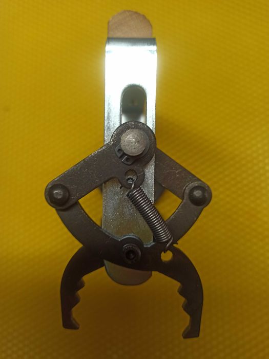 Пчеларски клещи за пчелни рамки- нов модел