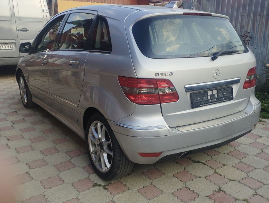 Vând Mercedes B200