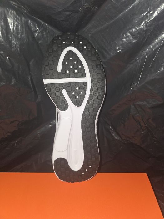 Nike Revolution 8