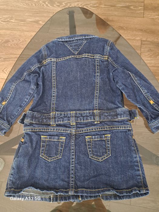 Детска рокля на Tommy hilfiger обличана броени пъти