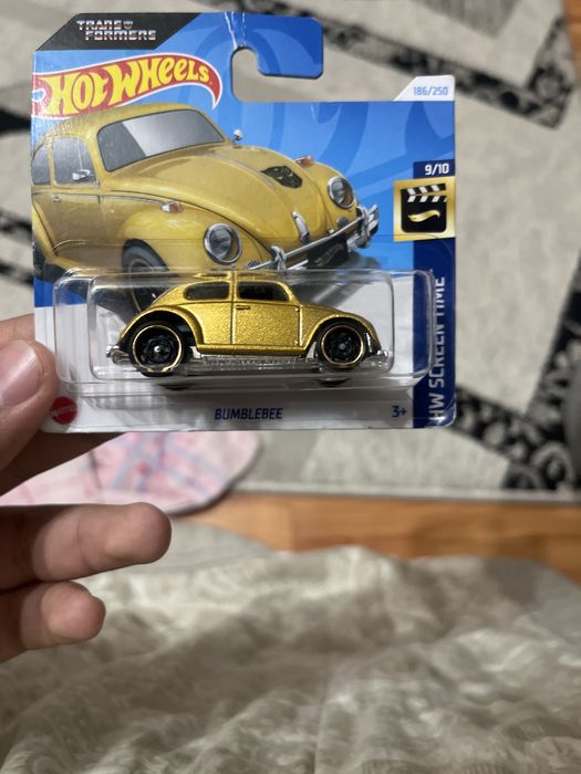 Продам четыре машинки Hot Wheels