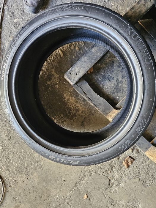 2 anvelope vara 245 40 20 Kumho 2023