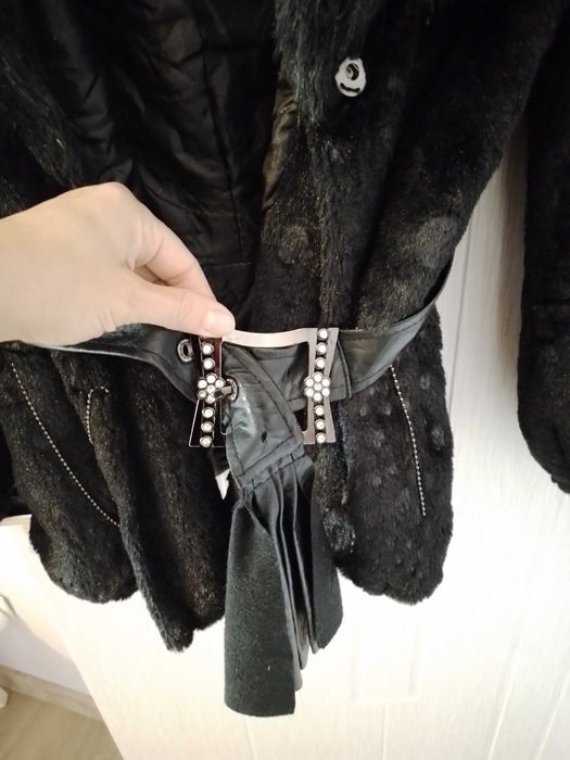 Елегантно и интереесно късо палто