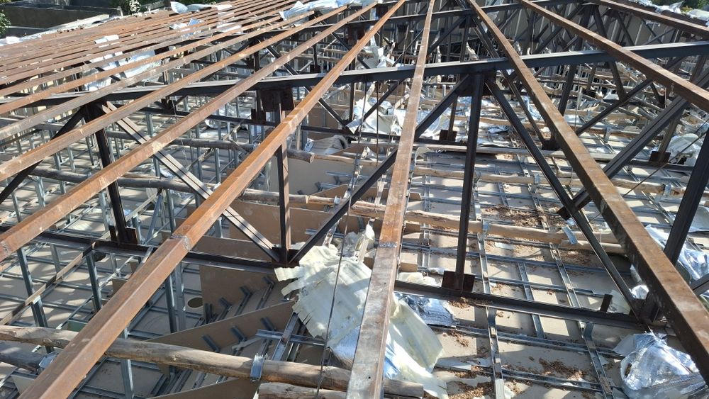 Ferma,  Metallakonstruktsiya  sotiladi, holat yaxshi.