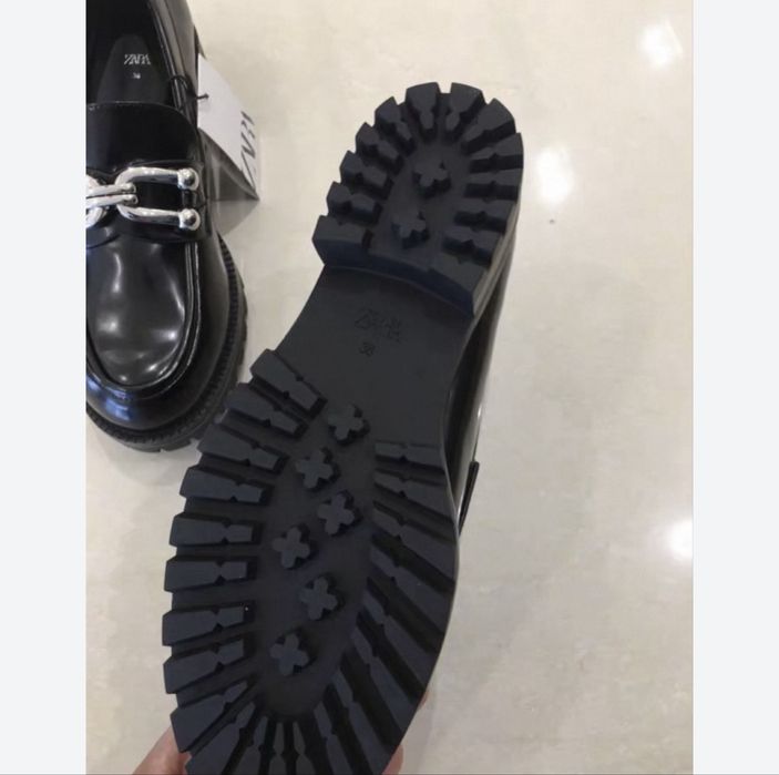 Продам лоферы зара