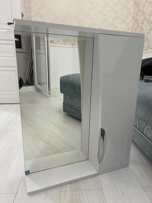 Зеркало и раковина