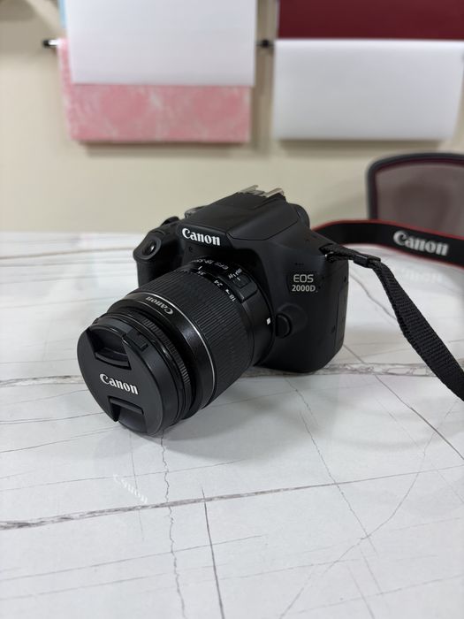 Canon 2000D фотоапарат полный комплект плюс картридер и штатив