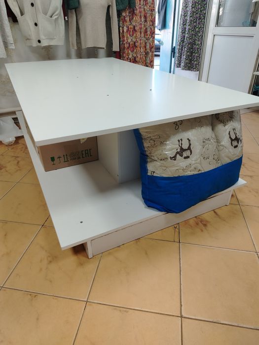 Продается витрина деревянная