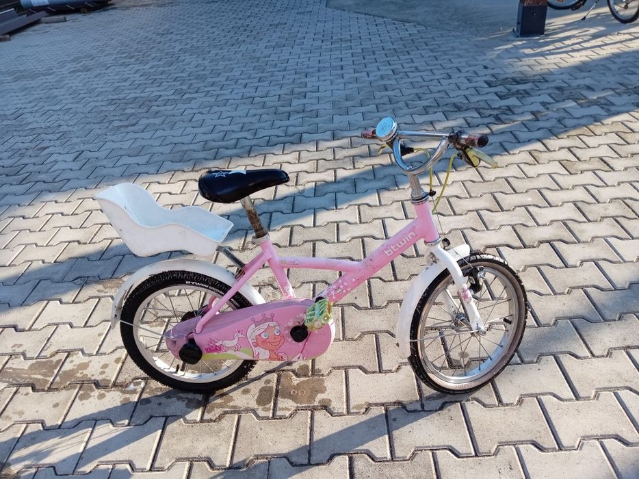 Vând bicicletă fetițe 250 lei negociabil