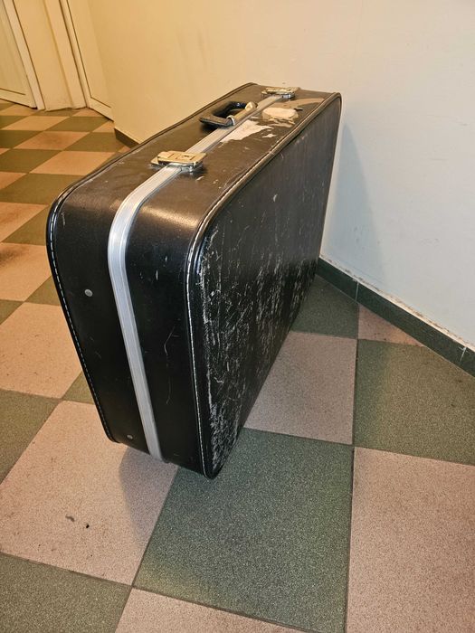 Куфар голям за пътуване