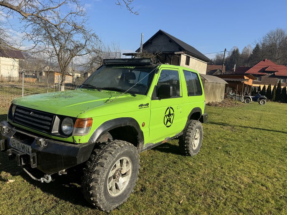 Mitsubishi pajero off road