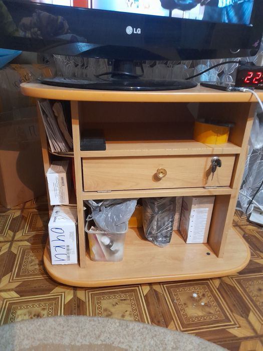 Продаётся тумба по телевизор.