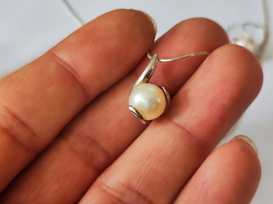 Сребърен комплект обеци и колие с перли