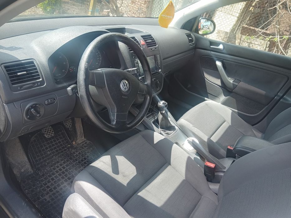 Голф 5 продавам, всичко платено