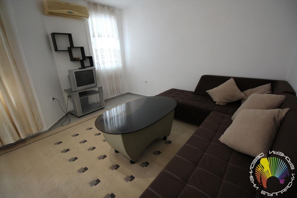 Дава се под наем Двустаен апартамент в Бургас, Възраждане - 72 кв.м за 306 € - Снимка #2