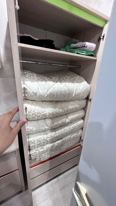 Кровать со шкафом и столом