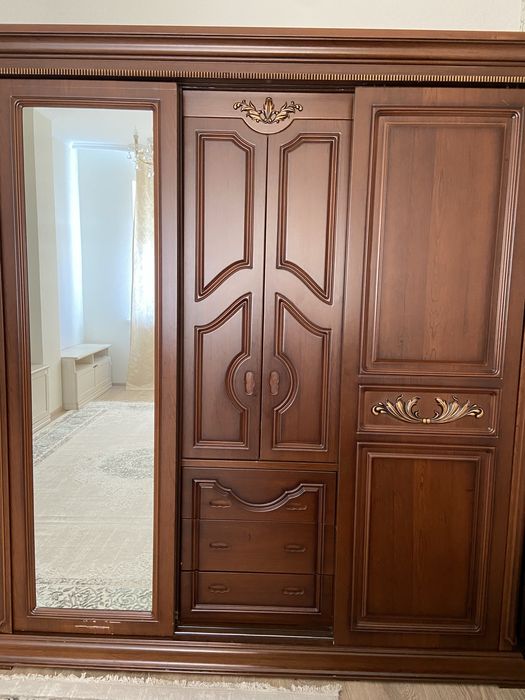 Продам шкаф  красное дерево