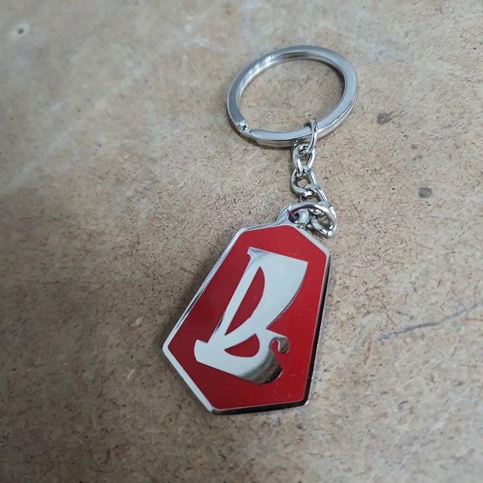 Брелоки в виде эмблем продам