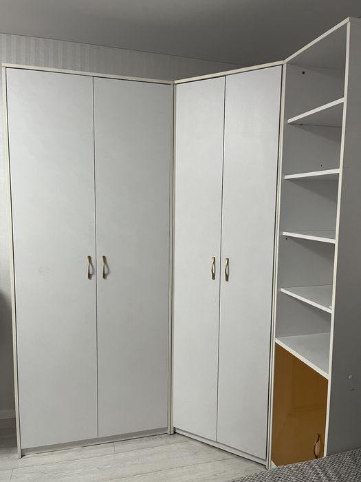 Шкаф угловой белый