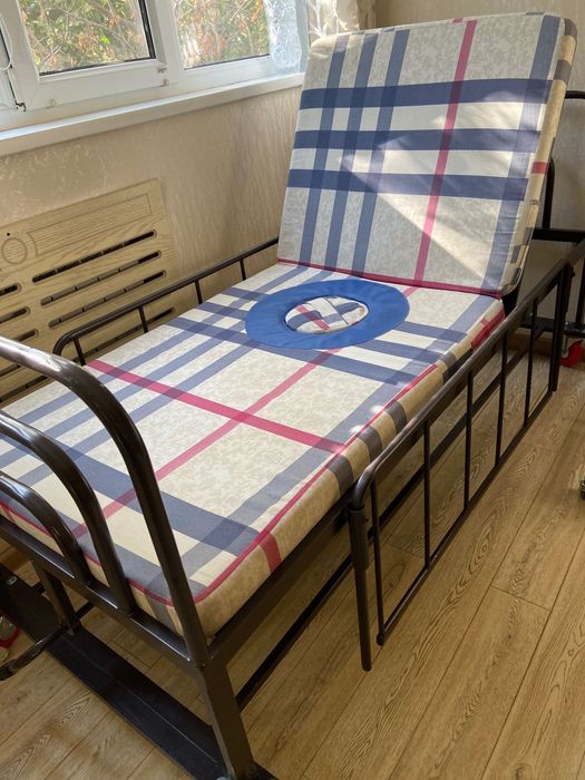 Медицинская кровать для лежачих больных